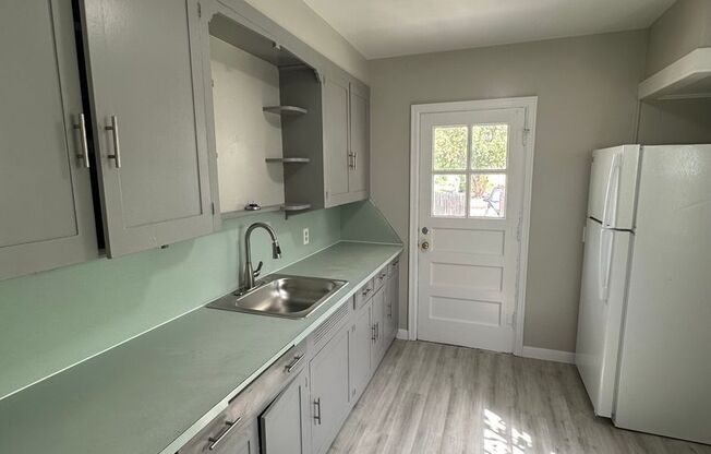 2 BEDROOM, 1 BATHROOM APARTMENT