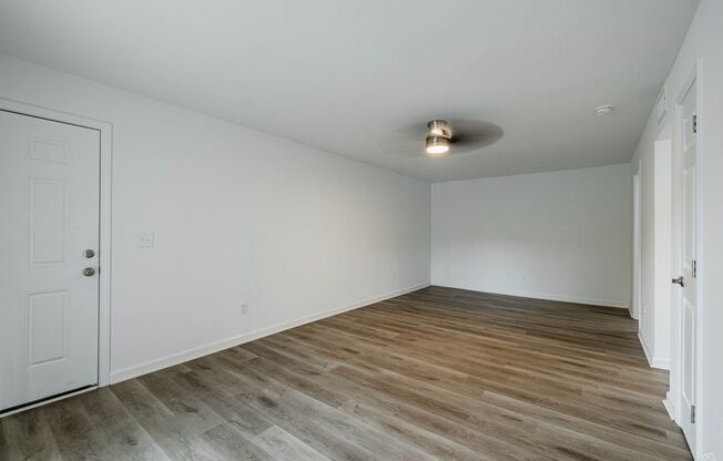 3 beds, 2 baths, 1,200 sqft, $1,995, Unit 2290-03