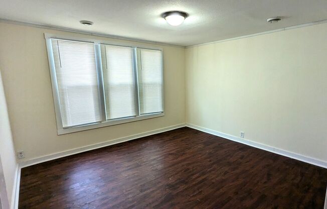 569 Webster