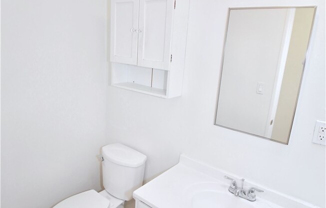 2 beds, 1 bath, 800 sqft, $1,395, Unit 12