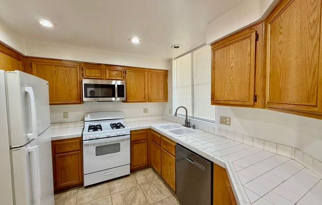 2 beds, 2 baths, $1,300, Unit # B 20 1045