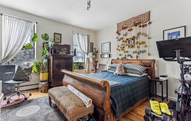 138 W 136 ST