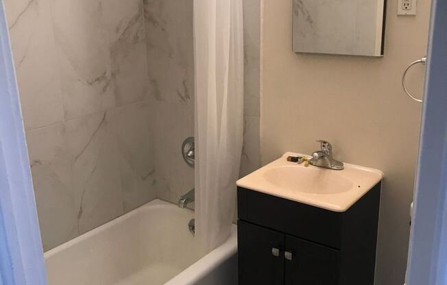 1 bed, 1 bath, 750 sqft, $1,400, Unit G