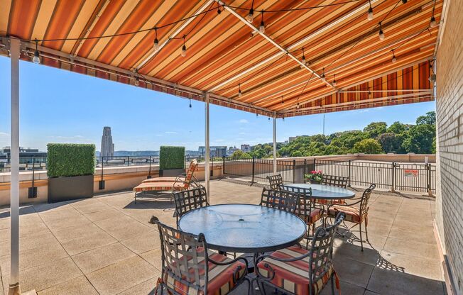 2 beds, 1 bath, 975 sqft, $1,900, Unit Royal York 102