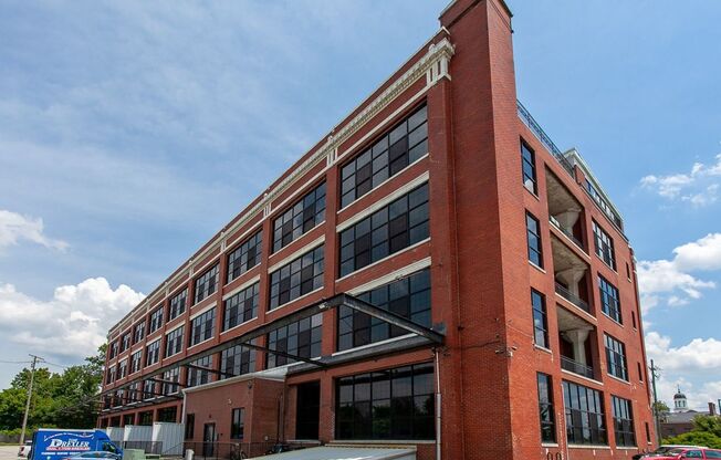 1 bed, 1 bath, 694 sqft, $1,300, Unit 102