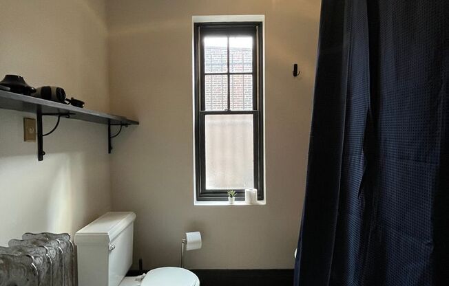 2 beds, 1 bath, $2,295, Unit #B