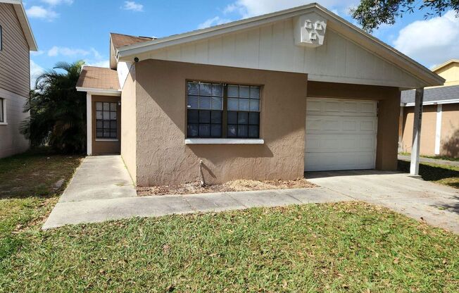 Three Bedroom Two Bath Home in S Lakeland