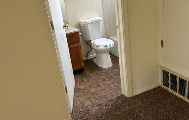 2 beds, 2 baths, 957 sqft, $1,015, Unit 31