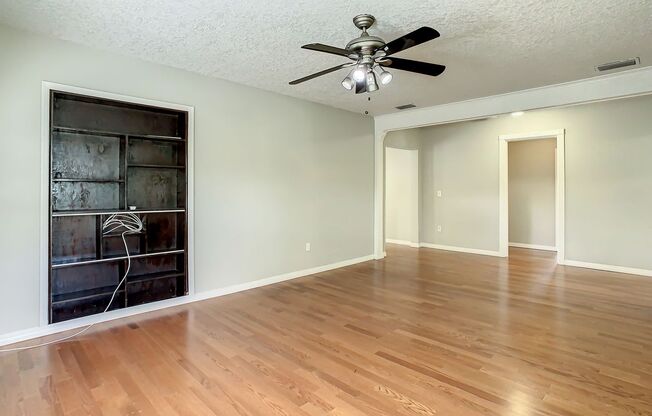 3 beds, 1 bath, $2,600