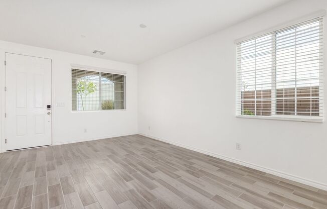 3 beds, 3 baths, $2,095