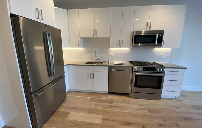 Studio, 1 bath, 545 sqft, $3,200, Unit 402