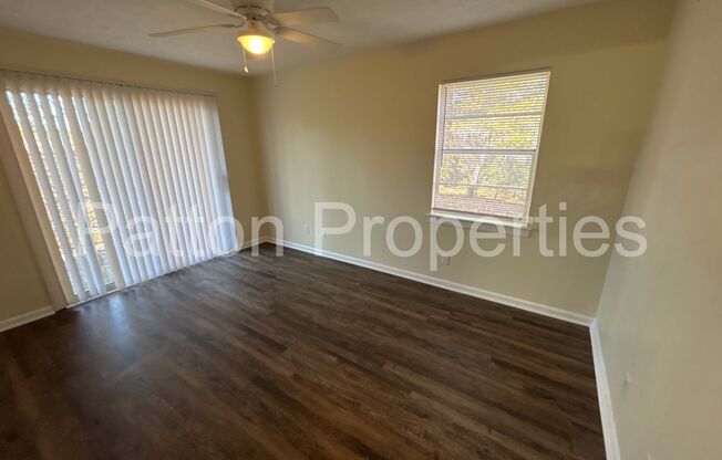 2 beds, 1 bath, 965 sqft, $895, Unit A