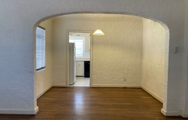 2 beds, 1 bath, $1,150