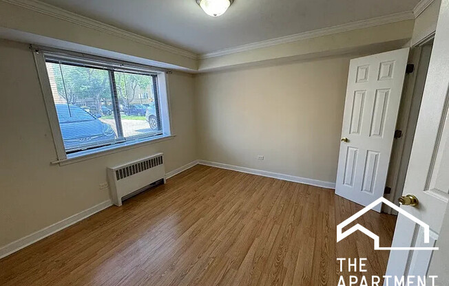 2704 W LUNT