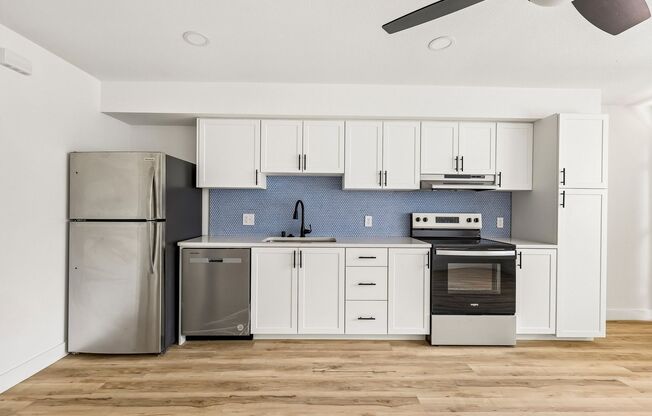 3 beds, 3 baths, 835 sqft, $3,395, Unit 22
