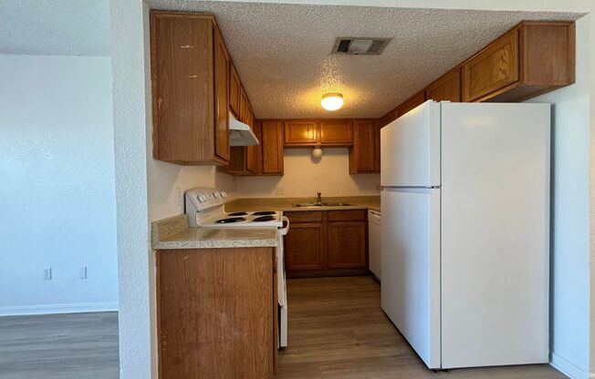 2 beds, 1.5 baths, $900, Unit Unit D