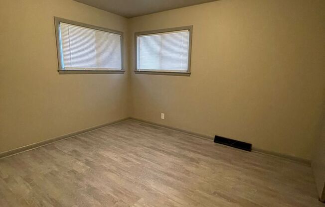 2600-20 W Glendale Ave