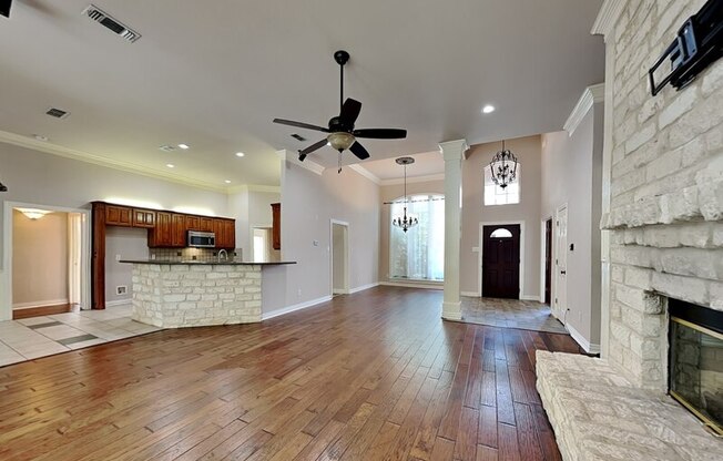 807 HEATHER LN