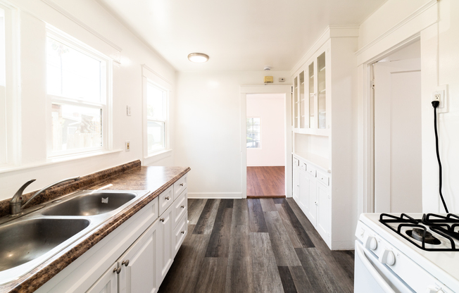 2325 W 36 ST