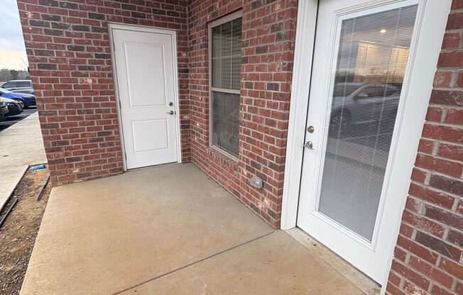 2 beds, 1 bath, 950 sqft, $1,100, Unit 215