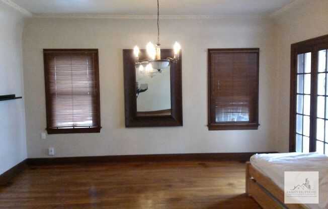 Beautiful 3 Bedroom home located in the Historical Fresno High School area!