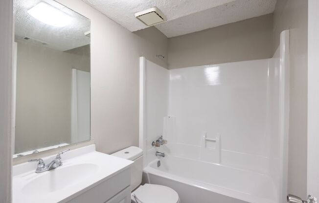 1 bed, 1 bath, 750 sqft, $1,129, Unit E103