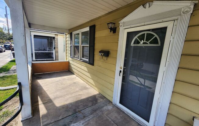 3 beds, 1 bath, $1,295