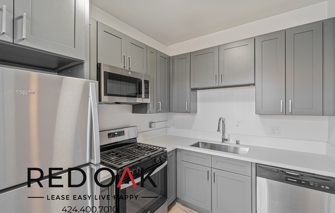 245 1/4 N KENMORE AVE