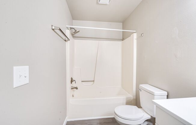 2 beds, 1 bath, 895 sqft, $1,599, Unit 2434 - 2