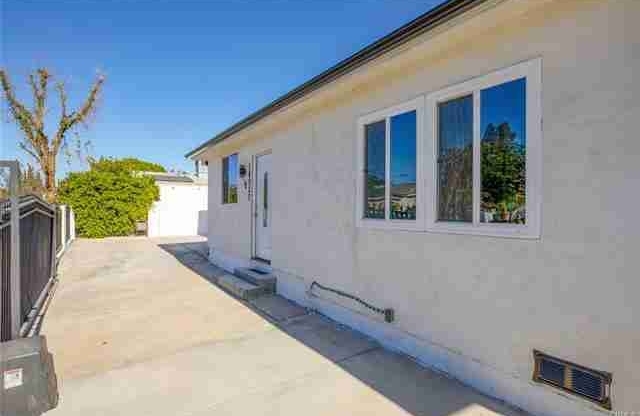 14927 1/2 TITUS ST