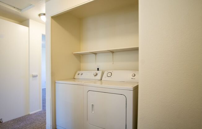 2 beds, 1 bath, 940 sqft, $1,395, Unit 210