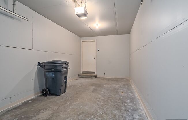 2 beds, 1 bath, 1,050 sqft, $1,599, Unit 3951 - 37