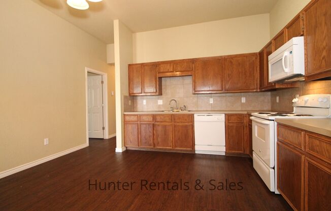 3 beds, 3 baths, $1,300, Unit Unit A