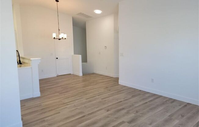 FANTASTIC SOUTHWEST TOWNHOME IN A GATED COMMUNITY!