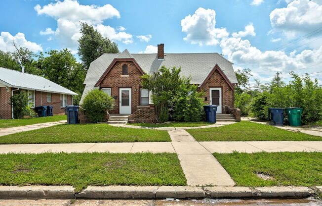 Move In Special for Adorable 2BD/1BTH Home Minutes away from Broadway Extension and Bricktown