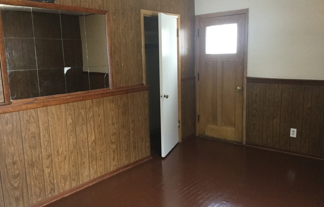 2 beds, 1 bath, $895, Unit Upper