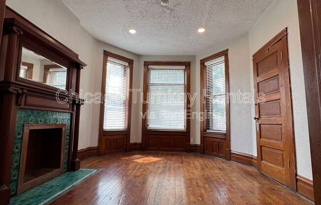 2320 W 23 ST