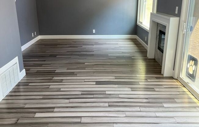 SPECTACULR BRIARWOOD REMODELED TOWNHOME!!!