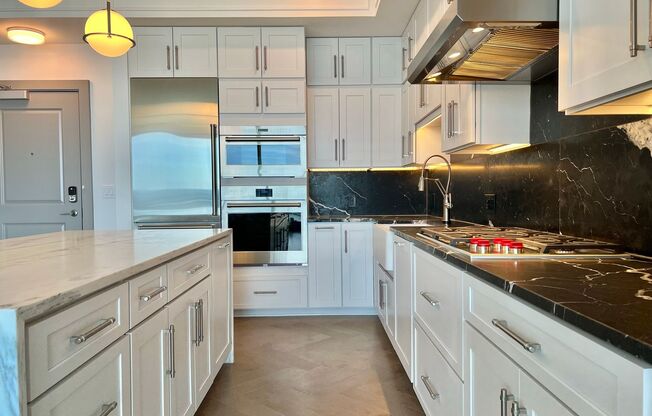 1 Bedroom Luxury Condo w/ Exquisite Design and World-class Service