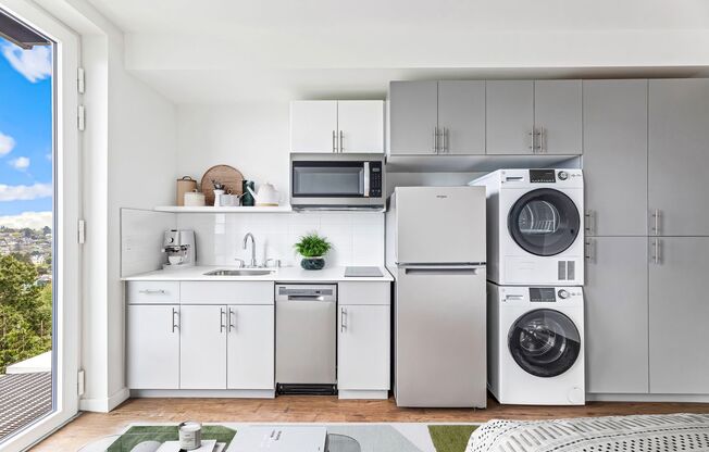 Studio, 1 bath, 331 sqft, $1,950, Unit 824