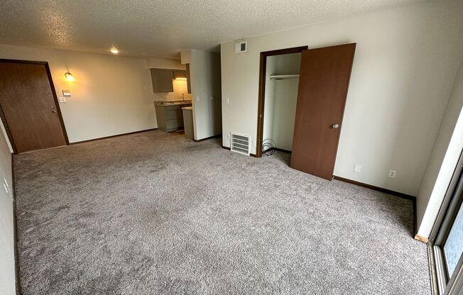 2 beds, 1 bath, $750