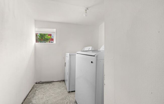 3 bedroom 1.5 bathroom in Central Park Heights - Poor Credit Considered