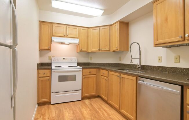 2 beds, 1 bath, $1,600, Unit 7