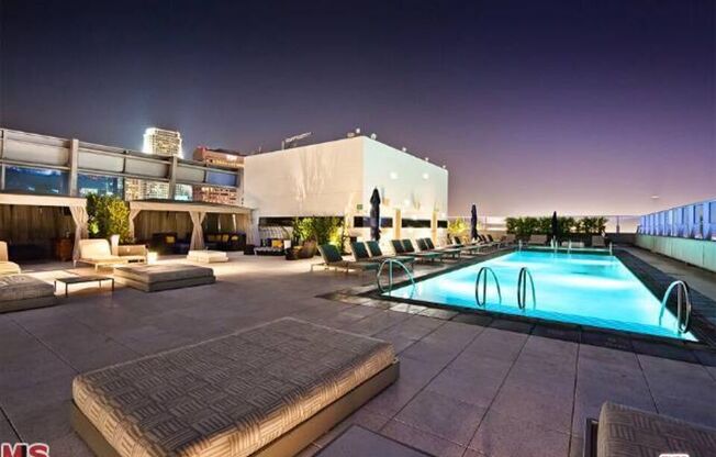 1 bed, 1.5 baths, 1,020 sqft, $5,500, Unit 31F