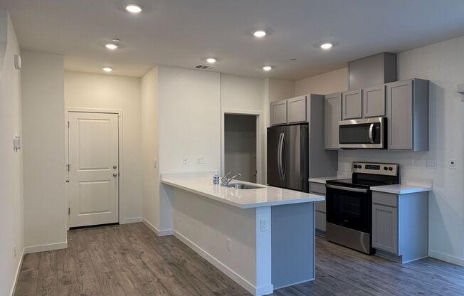 Beautiful 3 bed 2 bath in Roseville!