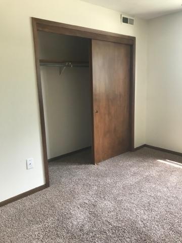 1 bed, 1 bath, 625 sqft, $850, Unit 4112 Wyndsor Terrace Building 1 #15