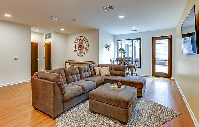 2 beds, 1 bath, 1,034 sqft, $1,900, Unit 505