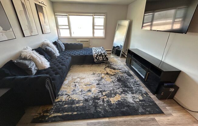 2 beds, 1 bath, $1,395, Unit 103