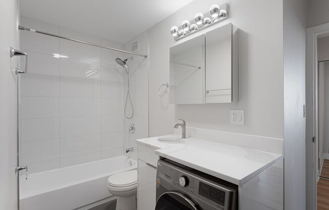 3 beds, 1.5 baths, $3,300, Unit 2K
