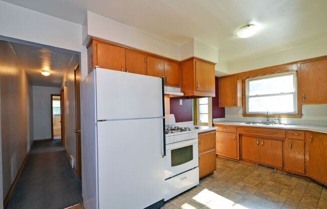 2 beds, 1 bath, 900 sqft, $1,575, Unit 319 Washington Ave